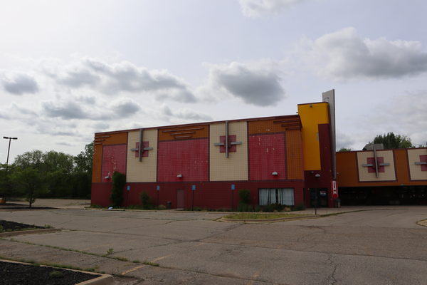 Lansing Mall Cinema - May 22 2022 (newer photo)